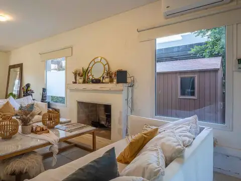 Casa 8 ambientes con 2 baños