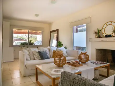 Casa en Venta con 3 cocheras