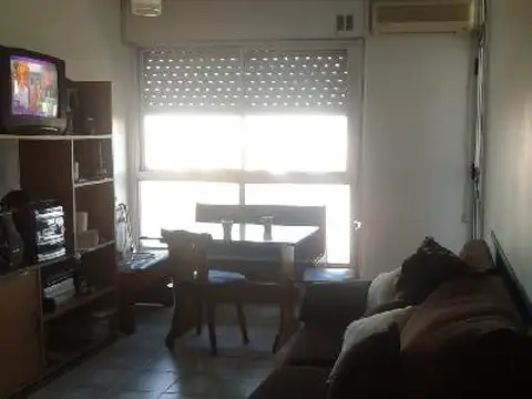 2 ambientes piso alto con balcón – Muy luminoso – Parque Lezama / Argerich