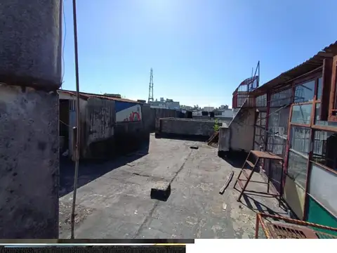 Importante Esquina Sobre Lote Propio Casa Mas Galpon Munro