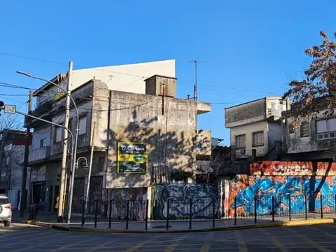 Importante Esquina Sobre Lote Propio Casa Mas Galpon Munro