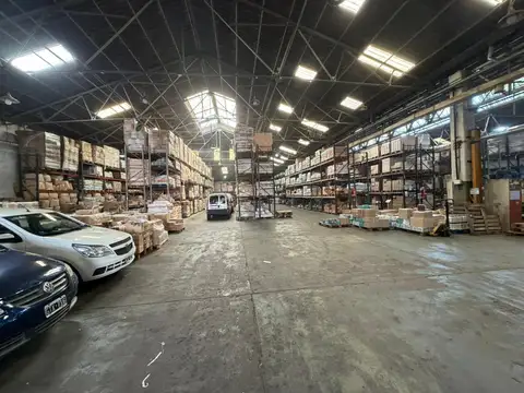 Galpón - Depósito  de 2400 m2. en Avelladeda - VENTA - ALQUILER