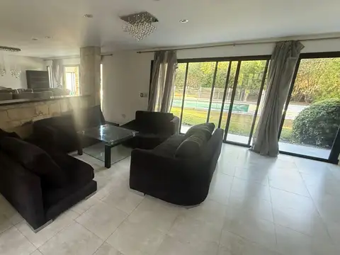 Casa en Venta con 6 cocheras