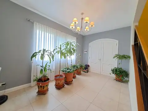 Casa en Venta con 4 cocheras