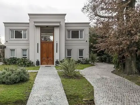 Casa en venta en Highland Park. Impecable. Contemporánea