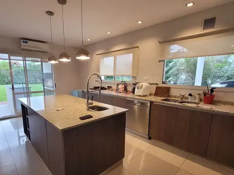 Casa en Alquiler de 4 dormitorios