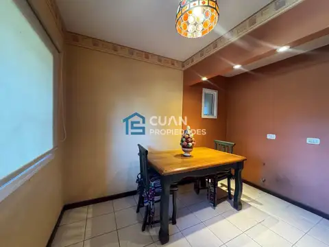 Casa en Alquiler con 4 cocheras
