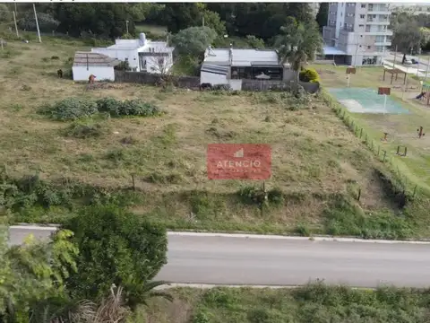 Terreno con excelente ubicacion, a media cuadra de Bv Eva Peron, con servicios, 20x41