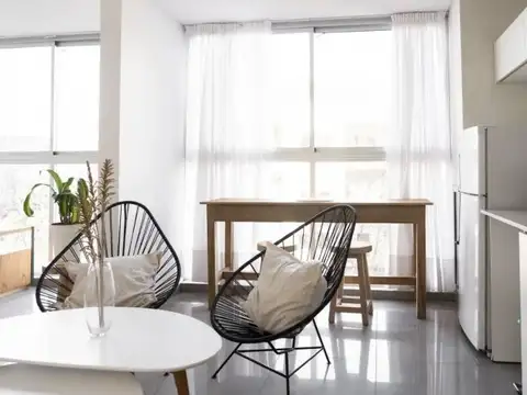 MONOAMBIENTE muy luminoso al frente, APTO PROFESIONAL en el 6°piso.