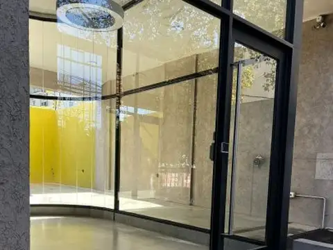 MONOAMBIENTE muy luminoso al frente, APTO PROFESIONAL en el 6°piso.