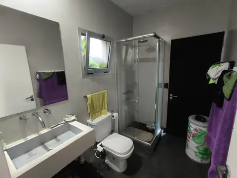Casa 5 ambientes con 2 baños