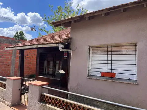 Casa 4 ambientes con 1 baño