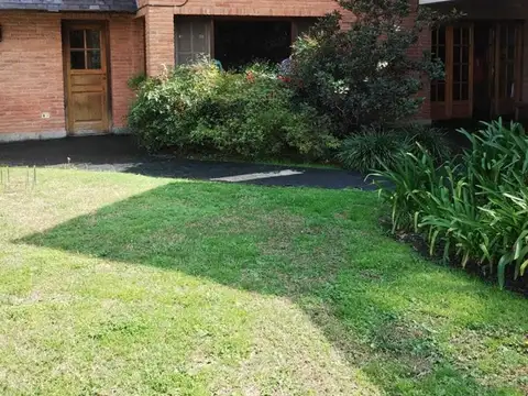 Casa en venta - 5 Dormitorios 4 Baños - Moreno