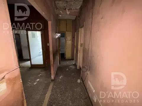 Casa en Esquina a Refaccionar con 150 m² · Segurola al 3000 · Villa Devoto