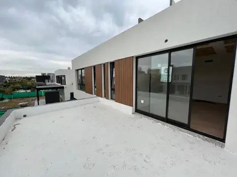 Casa 5 ambientes con 3 baños