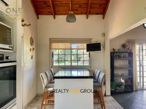 Casa 8 ambientes con 3 baños