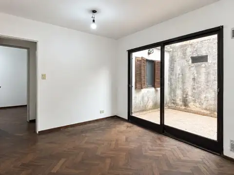 VENTA - Departamento de 2 dormitorios en planta baja con dos patios. Barrio Abasto, Rosario.