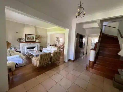 Casa 4 ambientes con 3 baños