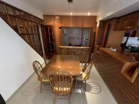 Casa 6 ambientes con 4 baños