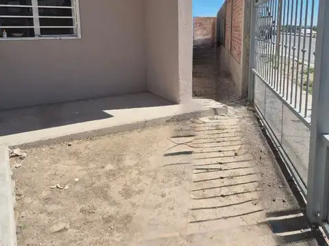 Casa 3 ambientes con 1 baño