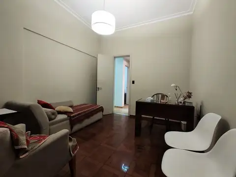 CASA EN VENTA LA PLATA 2 DORMITORIOS JARDIN GARAGE