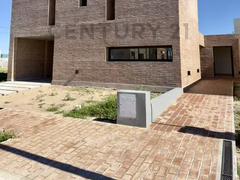 VENTA CASA EXCLUSIVA - 2 DORMITORIOS - QUEBRADAS DE MANANTIALES