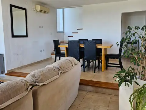 Casa 6 ambientes con 2 baños