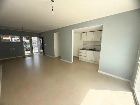Casa 4 ambientes con 1 baño