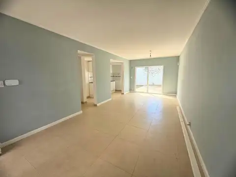 VENTA CASA 3 DORMITORIOS CON COCHERA Y PATIO VERDE APTA CREDITO - FISHERTON