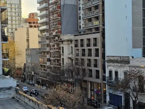 DOS AMBIENTES, FRENTE, BALCÓN, 2 BAÑOS EN EXCELENTE UBICACIÓN