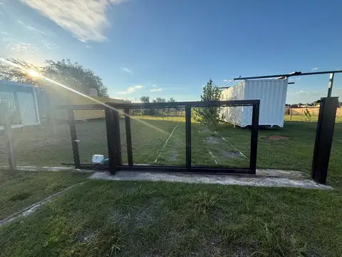 VENTA DE CASA CONTAINER LOTE PARQUIZADO EN BARRIO SEMICERRADO TOMA VEHICULO OPORTUNIDAD FINANCIA