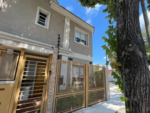 Depto Tipo Casa en Venta en Villa Adelina, USD 320.000