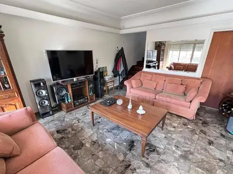 Venta de departamento con galpon en Pompeya