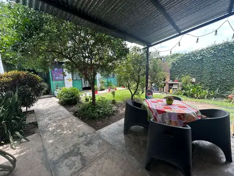 VENTA CASA 4 DORMITORIOS BARRIO AGET CON PATIO