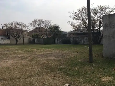 Av. De Los Granaderos 2400 (Molina 2249)