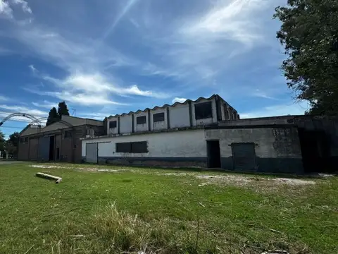 Se vende galpon con oficinas en parque industrial