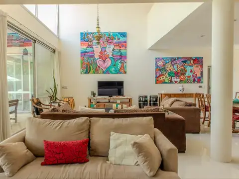 CASA A LAGUNA VENTA B° SAN MARCO TIGRE VILLANUEVA