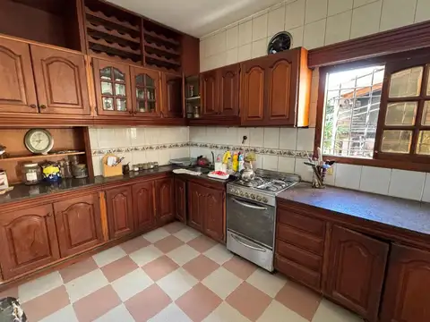 Casa 5 ambientes con 2 baños
