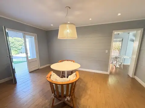 Casa 6 ambientes con 2 baños