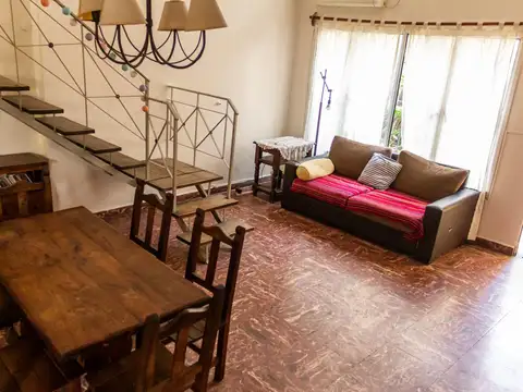 Depto Tipo Casa en Venta de 4 dormitorios