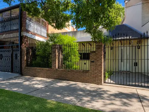 Casa de 3 Dormitorios con Jardín, Patio y Cochera