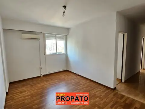 Depto de 3 ambientes al lateral con cocina separada muy luminoso y con excelente vista y ubicación 
