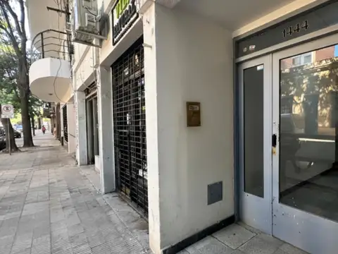 Venta departamento un dormitorio (1° piso por escalera) - PARAGUAY 1400