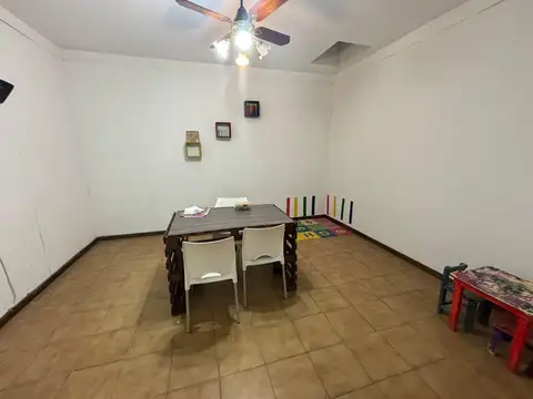 Casa 5 ambientes con 1 baño