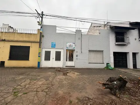 Casa en venta 3 dormitorios con patio en barrio Luis Agote, Rosario