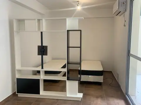 Romulo Naon 3500, Piso PB