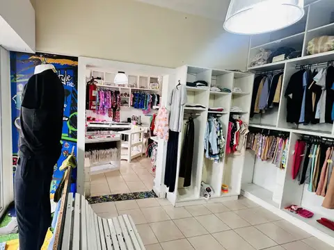 Local en Venta en Los Hornos, USD 158.000