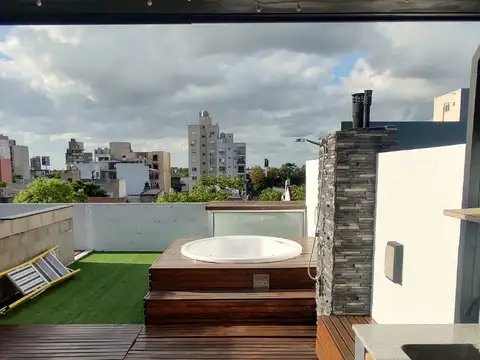 DEPARTAMENTO CON QUINCHO, PARRILLA Y YACUZZI EN TERRAZA PROPIA -  POSIBILIDAD DE HACER UN AMBIENTE MAS EN TERRAZA - COCHERA - HAEDO