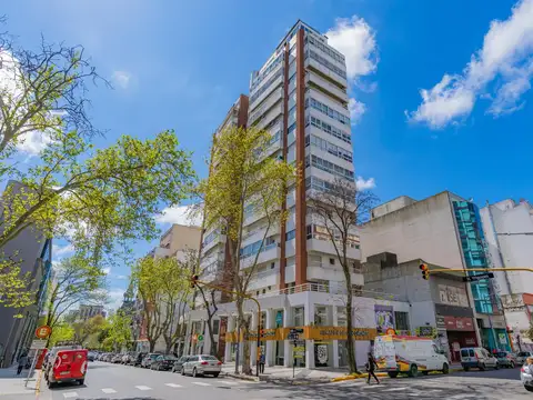 Semi piso de 4 ambientes con cochera