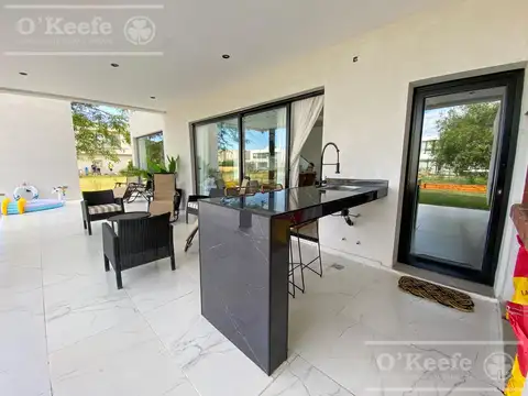 Casa en Venta con 6 cocheras